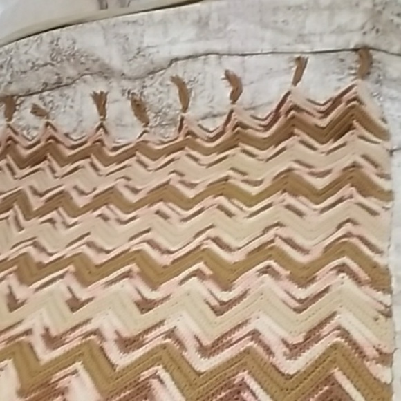 HAND MADE CROCHTED PINK/BEIGE,CREAM THROW W/FRINGD ENDS 44 x 57 - Picture 4 of 7